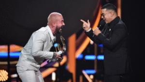 J Balvin se rinde ante Daddy Yankee: “Les presento al que globalizó el reguetón”
