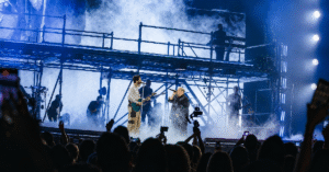 Yatra lanza «Lo que me pasa con vos» junto a Alonso, una colaboración que nace de una amistad real y un momento sobre el escenario